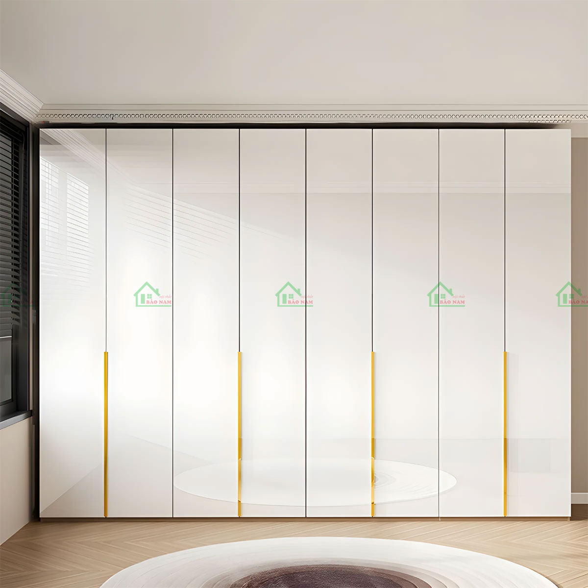 Cánh cửa tủ bằng acrylic trong suốt, giúp tăng cảm giác rộng rãi và thoáng đãng cho không gian.