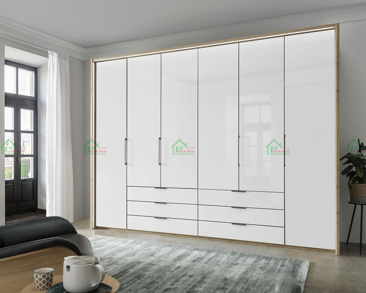 Tủ quần áo Acrylic TAR33 có thiết kế cánh mở hoặc gập đa dạng, cho phép mở rộng không gian lưu trữ một cách dễ dàng.