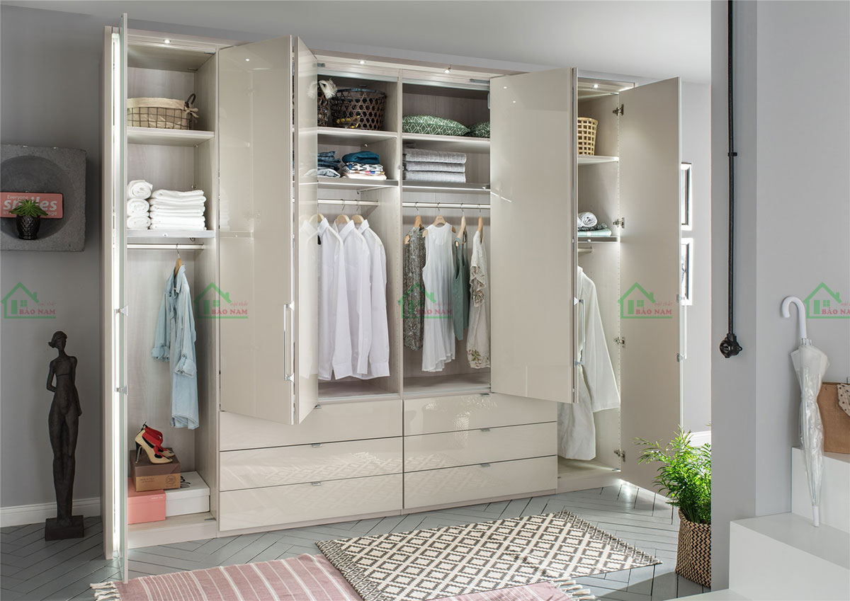 Các cánh tủ được thiết kế gập linh hoạt, tối ưu hóa không gian lưu trữ và dễ dàng tiếp cận.