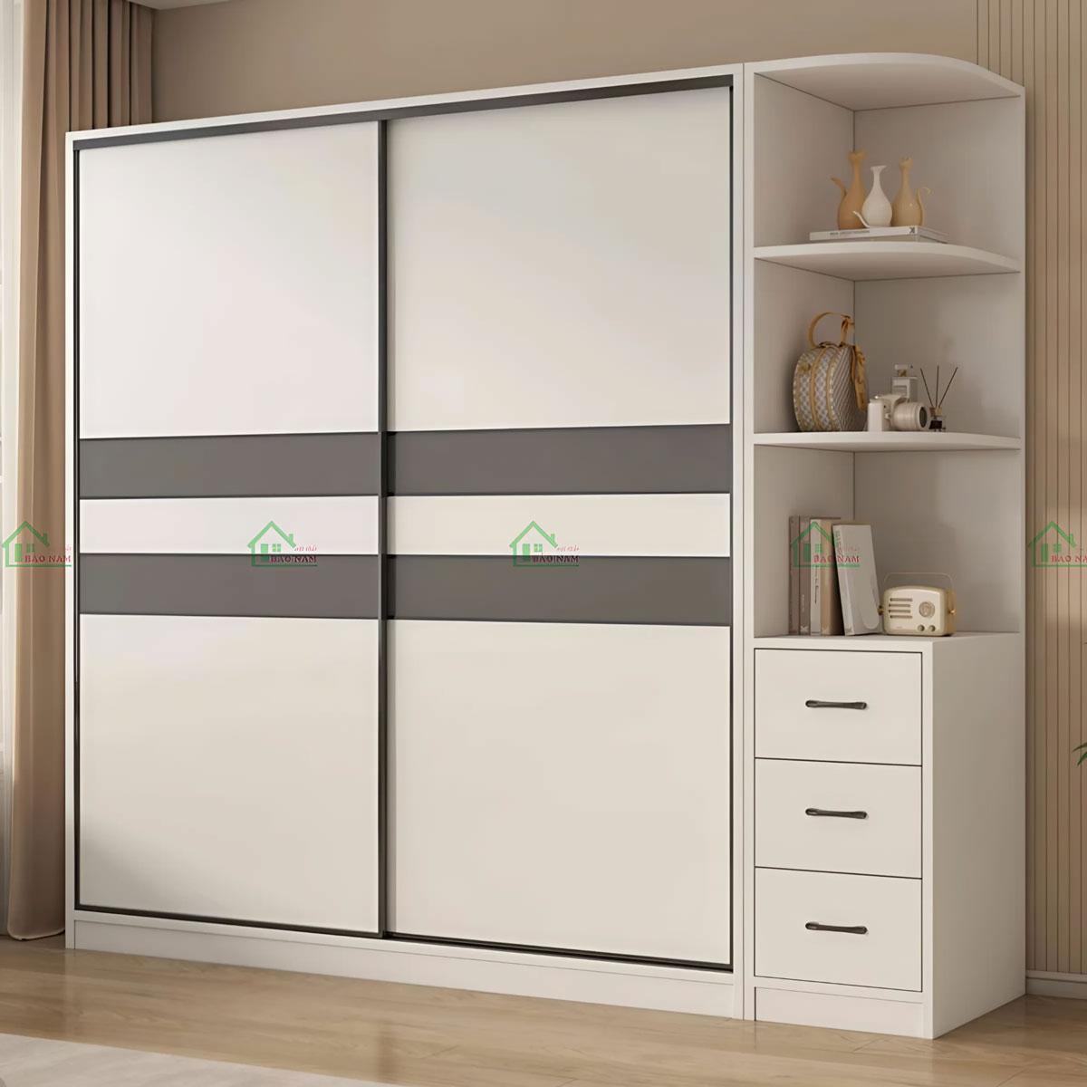Các kệ mở ở bên cạnh tủ không chỉ có chức năng lưu trữ mà còn là nơi trưng bày các vật dụng trang trí, tạo điểm nhấn cho không gian.