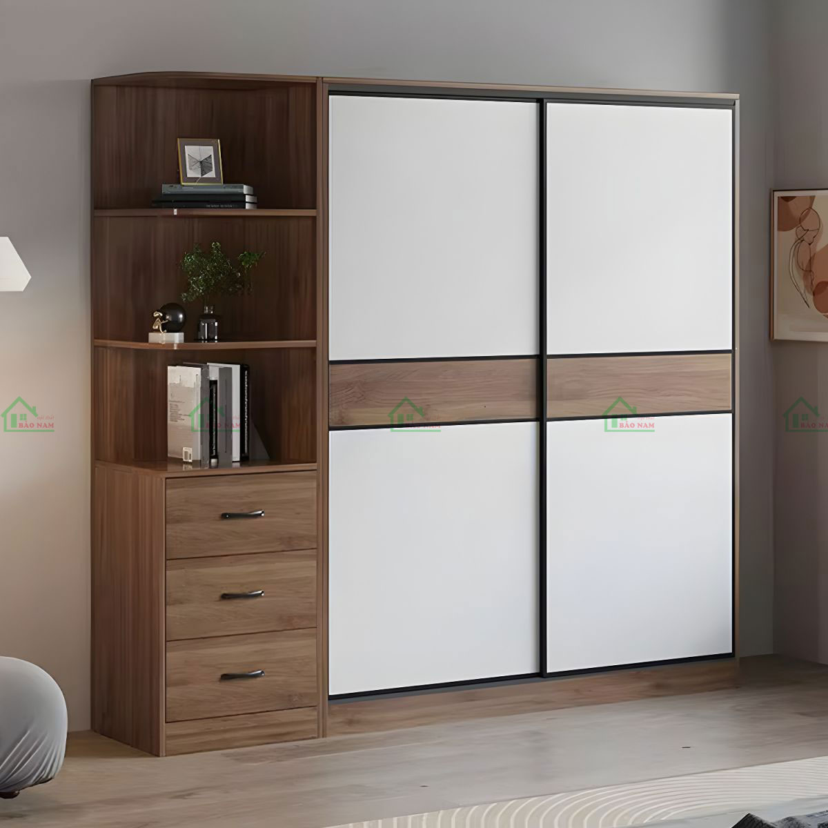 Tủ có nhiều ngăn chứa, kệ và thanh treo quần áo, ngăn kéo,… giúp sắp xếp đồ dùng một cách gọn gàng, hiệu quả