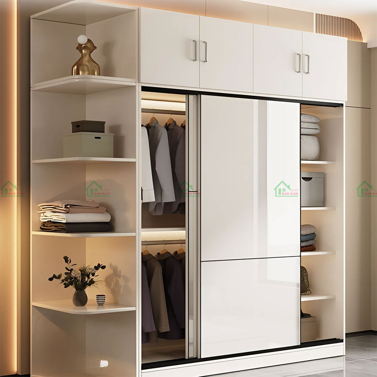 Tủ thiết kế cánh lùa đơn giản, sử dụng chất liệu acrylic có bề mặt bóng loáng, láng mịn, mang lại vẻ thẩm mỹ tinh tế và phù hợp với nhiều phong cách nội thất.