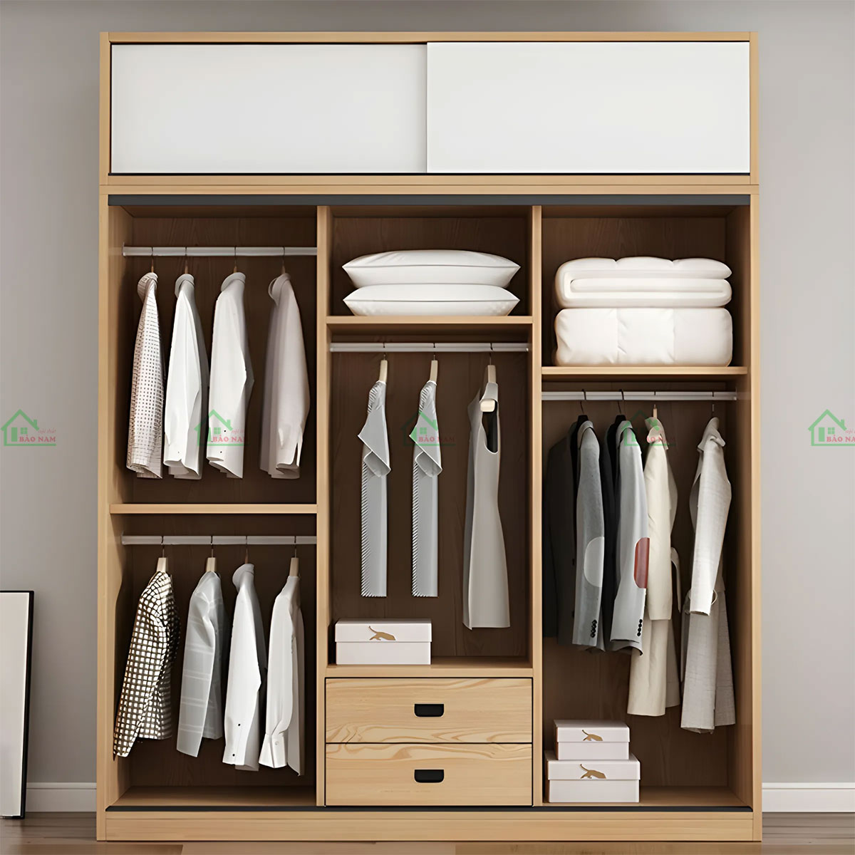 Cánh cửa lùa thiết kế tối giản với hệ thống ray trượt êm ái, giúp việc mở/đóng cửa tủ trở nên dễ dàng và tiện lợi.