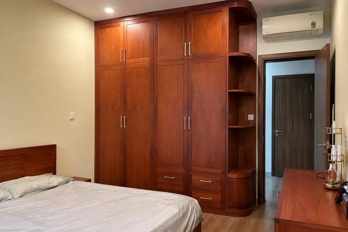 Công trình tủ quần áo gỗ căm xe hoàn thiện thực tế tại nhà khách hàng.