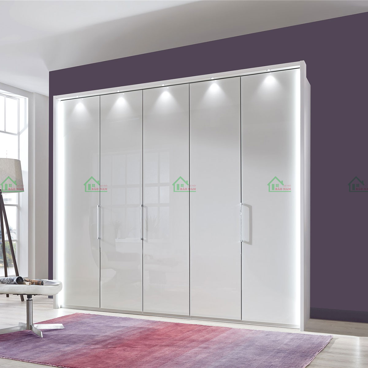 Tủ quần áo Acrylic TAR34 có thiết kế cánh mở rộng rãi, tối ưu không gian lưu trữ một cách dễ dàng.