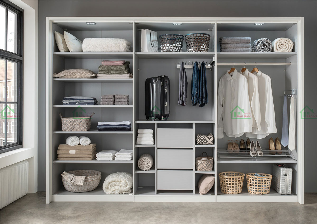 Bề mặt được phủ acrylic chất lượng cao, cho hiệu ứng bóng gương và độ bền cứng cao.