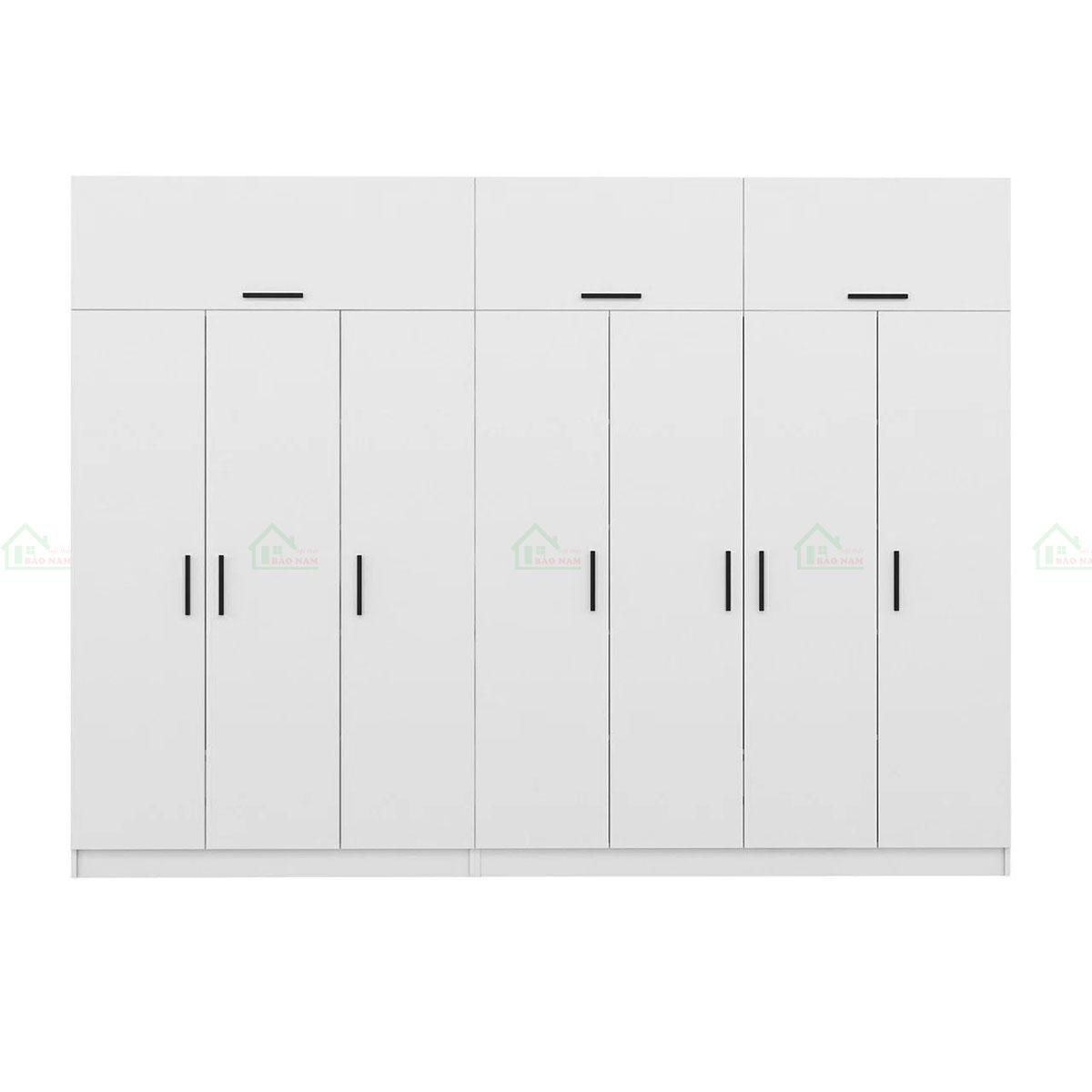 Tủ thiết kế cánh mở tiện lợi, giúp dễ dàng tiếp cận và lấy đồ.