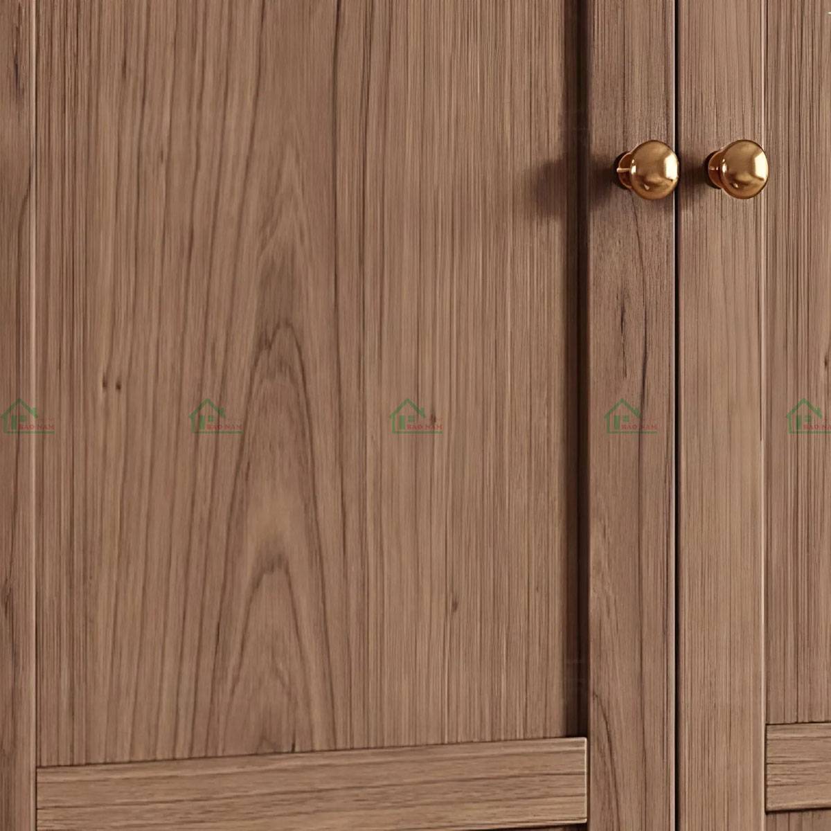 Tủ gỗ tự nhiên TATN01 có tay nắm đồng sang trọng và hiện đại