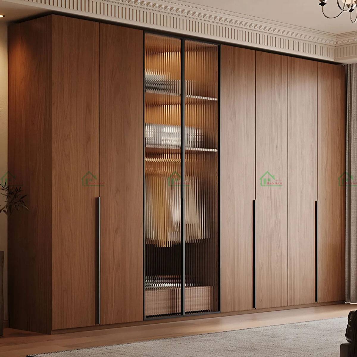 Chất liệu gỗ căm xe cao cấp và cửa kính cường lực của tủ quần áo TATN41