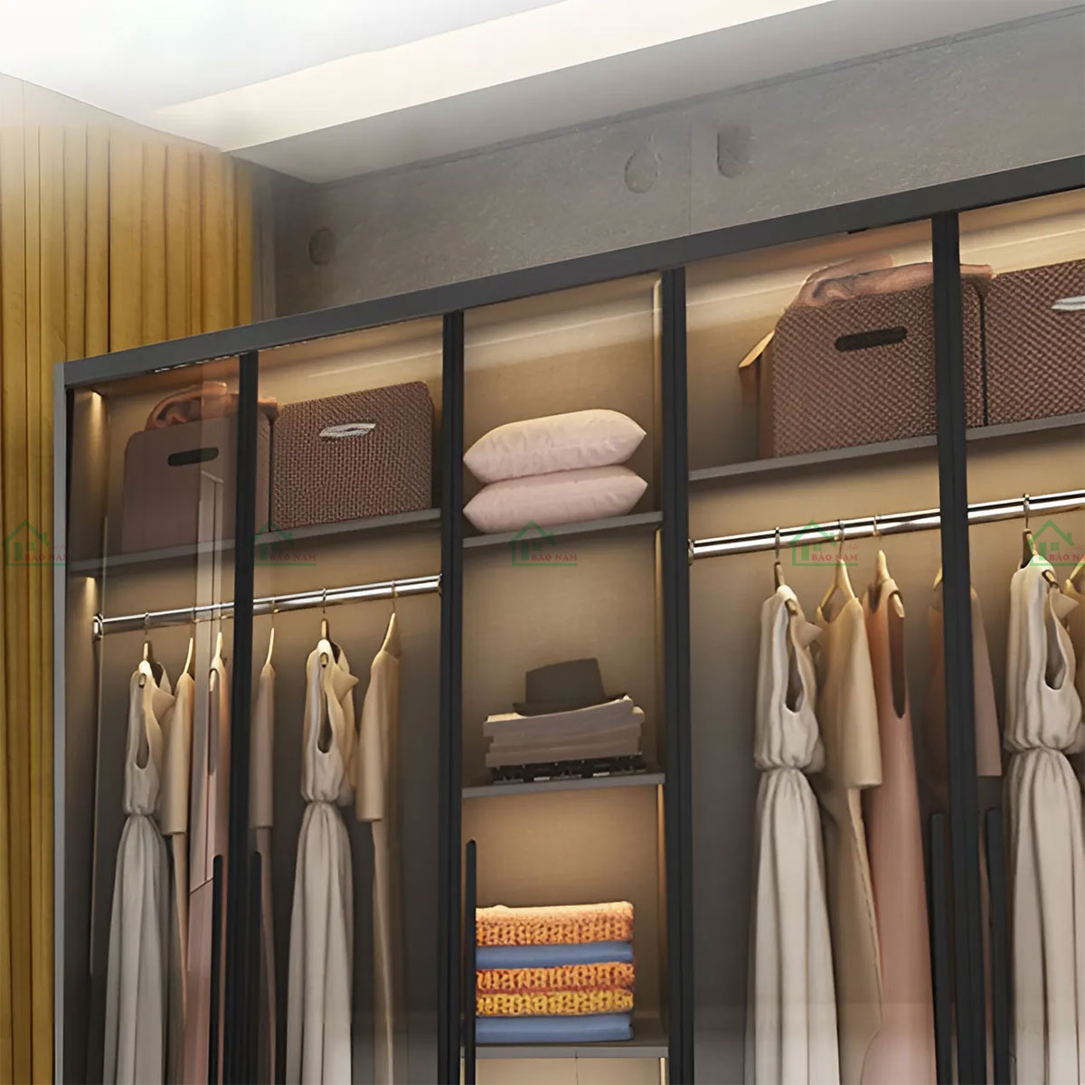 Với chất liệu kính cường lực và khung nhôm, tủ quần áo này vừa bền vừa dễ dàng vệ sinh, giúp giữ gìn vẻ đẹp ban đầu trong thời gian dài.