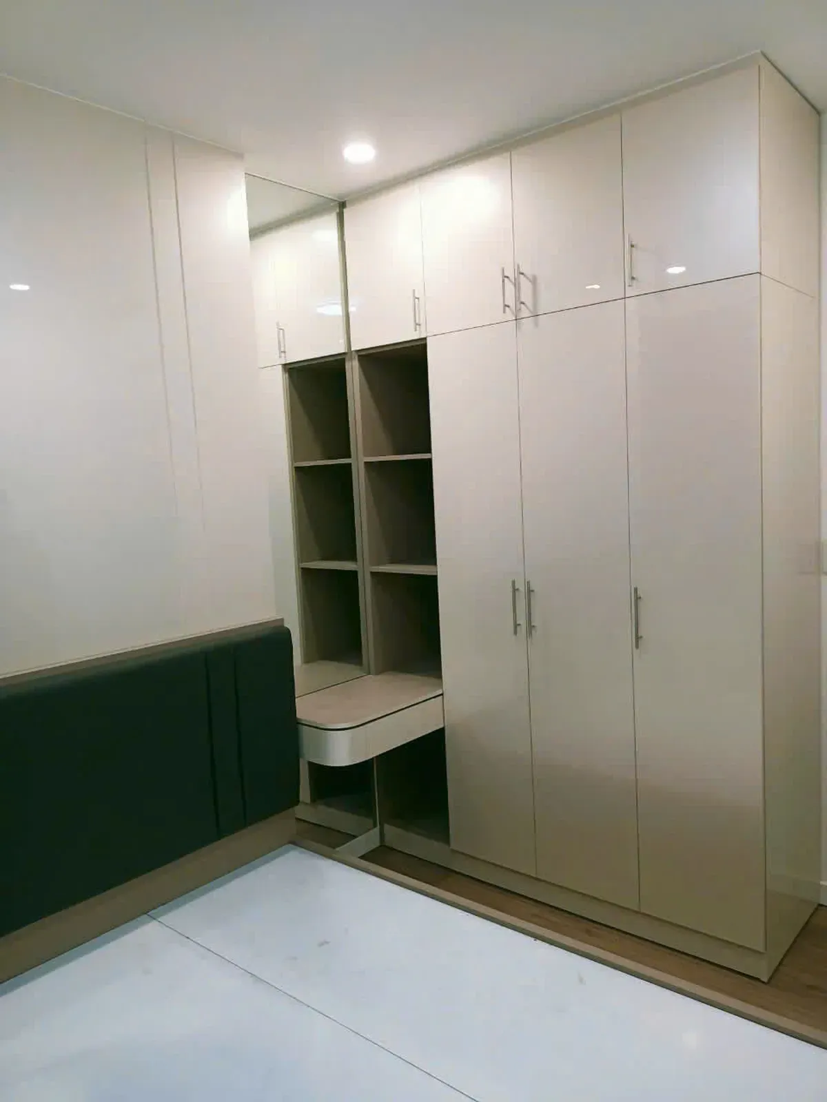 Tủ quần áo MDF lõi xanh chống ẩm phong cách hiện đại.