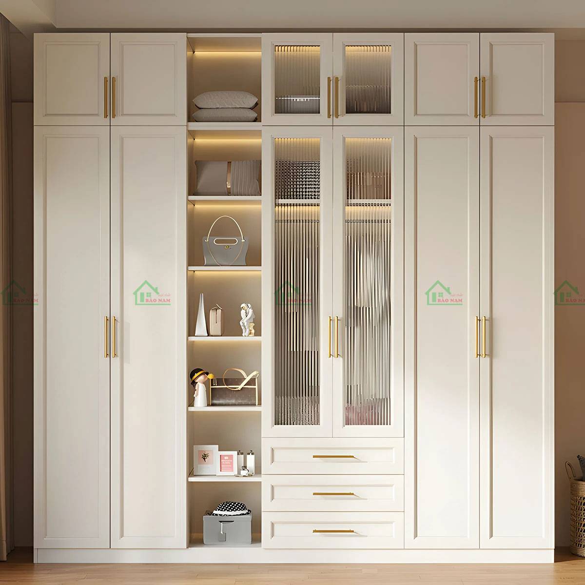 Tủ quần áo TATN45 màu trắng kem, thiết kế tân cổ điển kịch trần với cánh pano tinh tế.