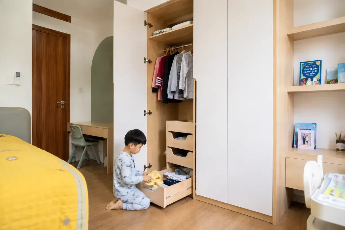 Thiết kế bo tròn và phụ kiện chất lượng giúp tăng độ an toàn cho trẻ nhỏ.