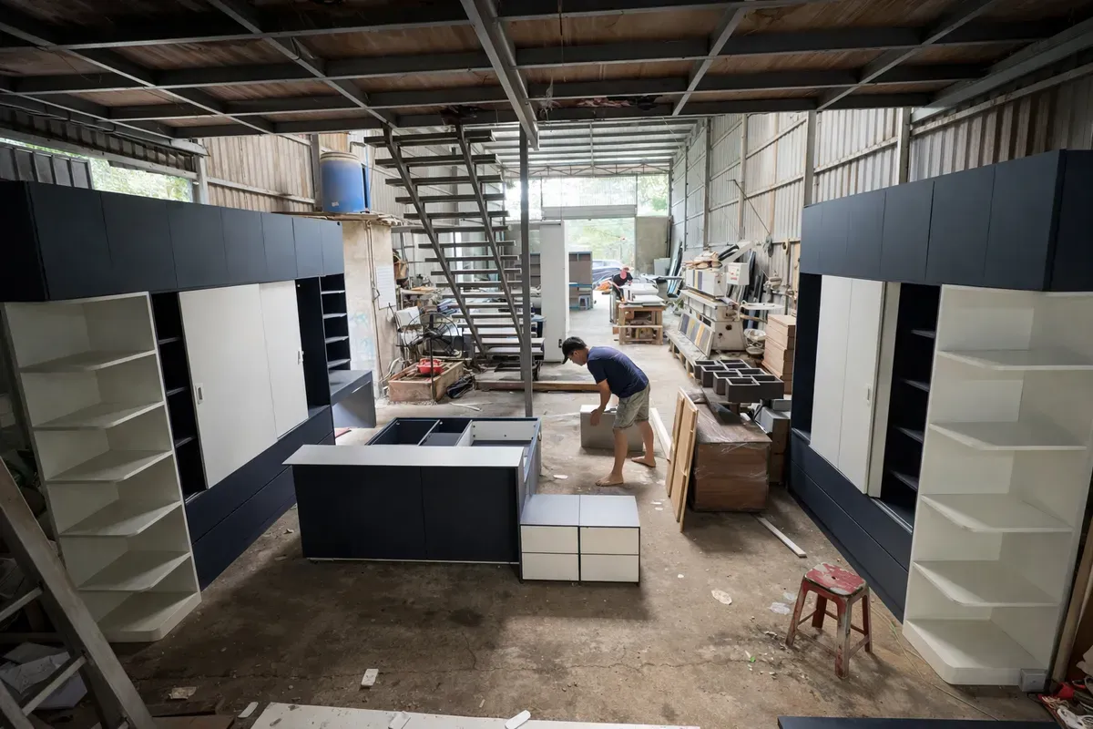 Làm nội thất tại xưởng giúp kiểm soát chất lượng sản phẩm và tối ưu chi phí thi công.