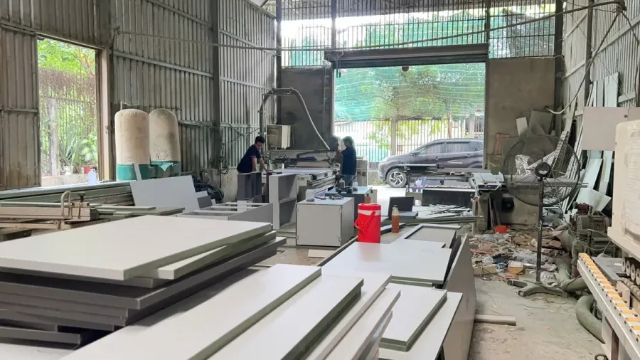 Nội thất được gia công tại xưởng trước khi vận chuyển đến công trình.